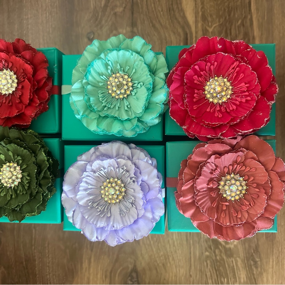 Set of 6 Tieks boxes and flower toppers. - Picture 2 of 3